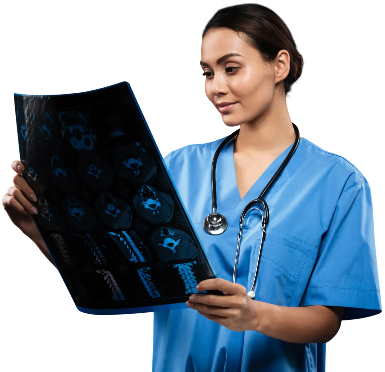 Profissional do Centro Médico Nexo analisando um exame de imagem