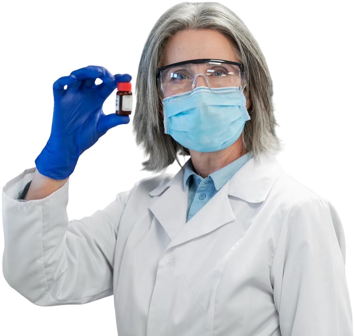 Profissional do laboratório do Centro Médico Nexo com uma amostra de exame